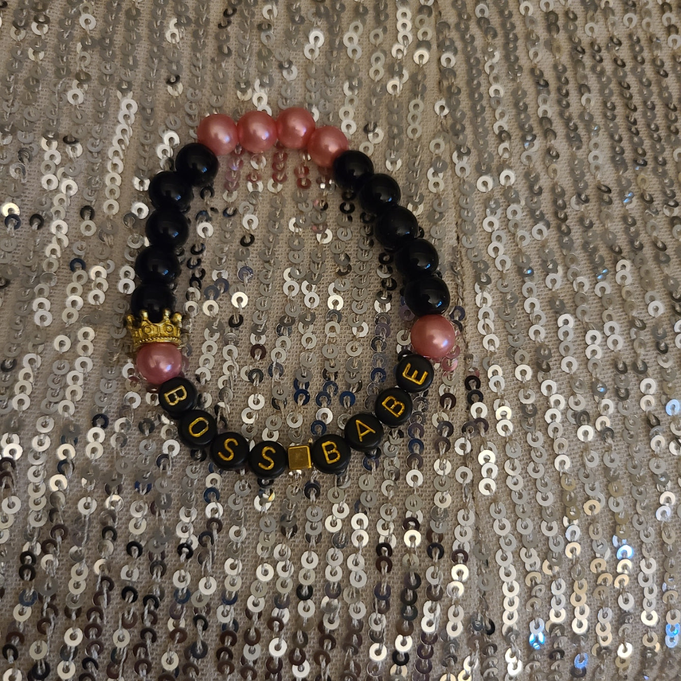 Bracelet BOSS BABE - glass & acrylic beads with charm