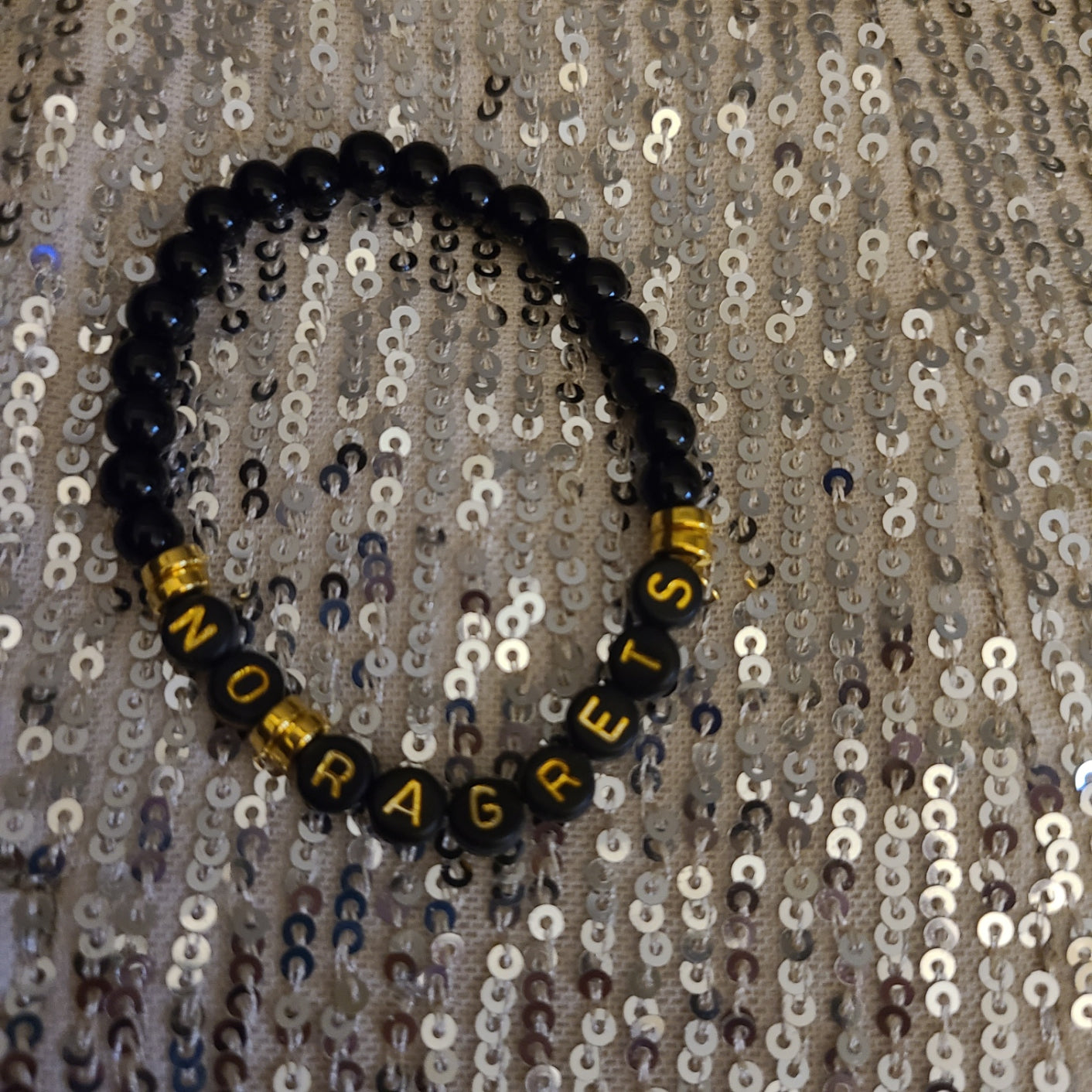 Bracelet NO "RAGRETS" - obsidian glass beads