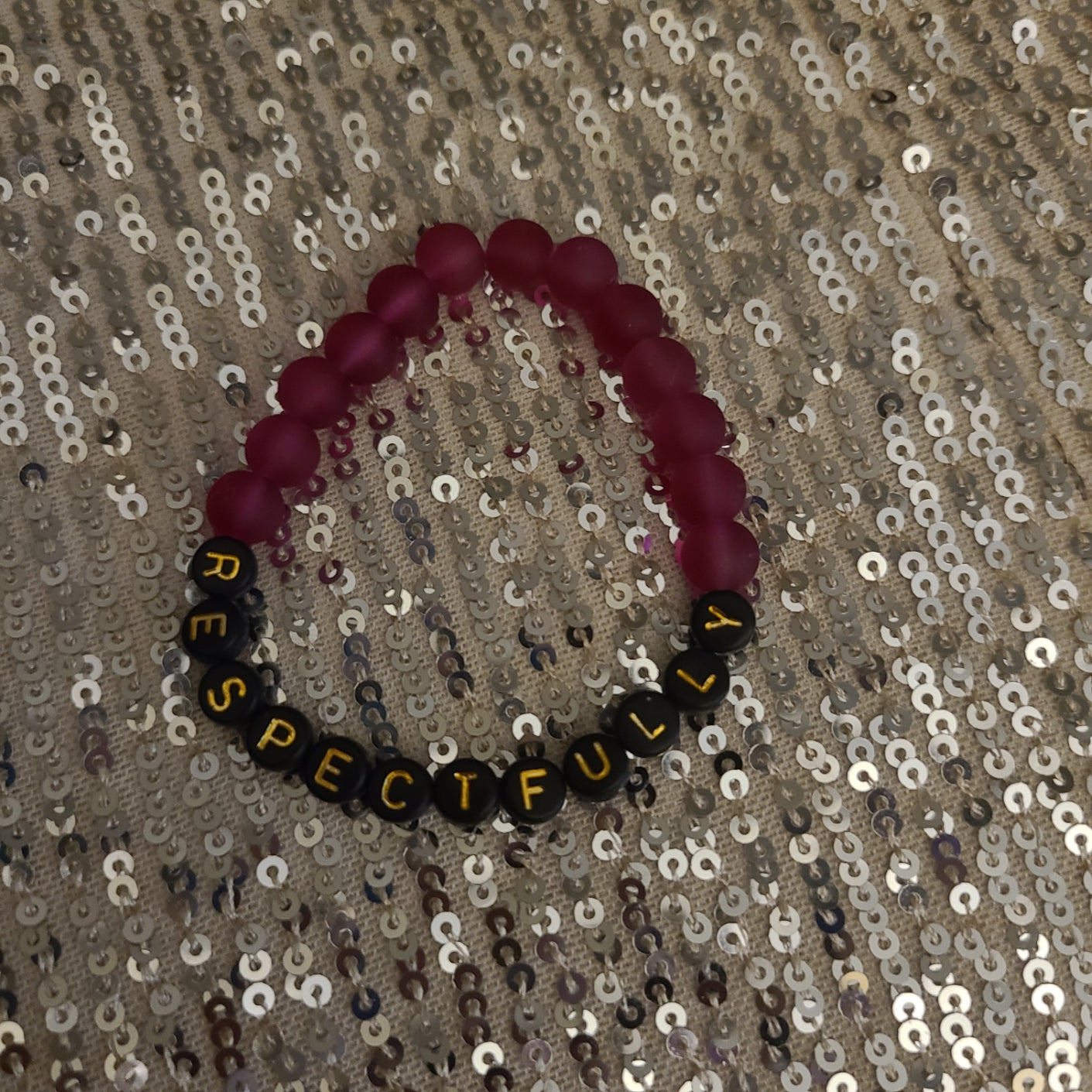 Bracelet RESPECTFULLY - glass beads