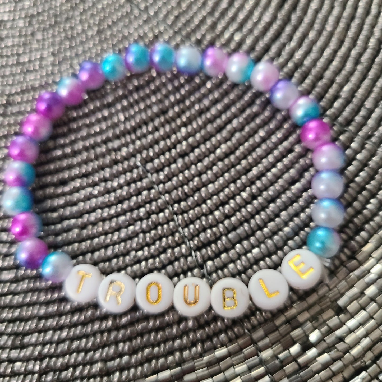 Bracelet TROUBLE - acrylic beads